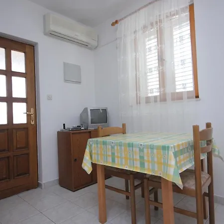 2470b Apartament Vis